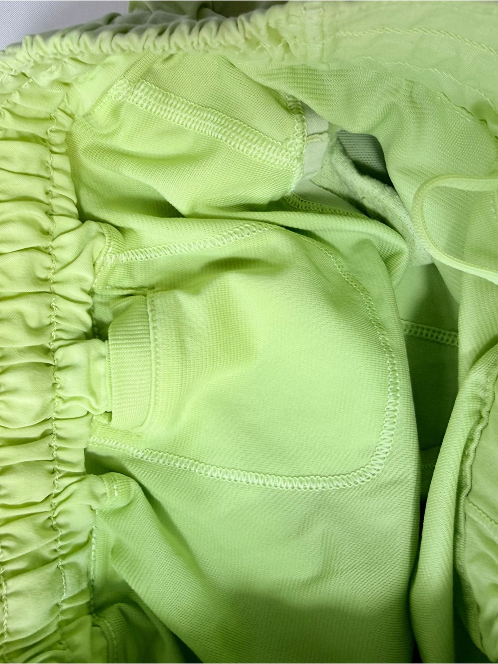 Lululemon Athletica Women’s Size 0 Lime Green Hotty Hot Mid Rise 9” Shorts - Picture 7 of 10